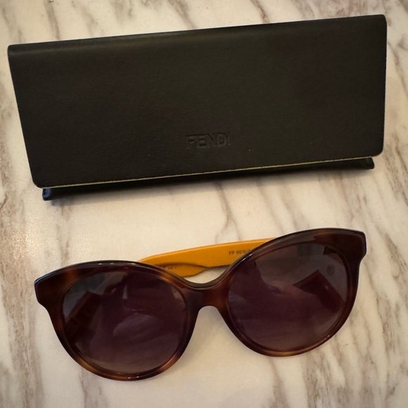 Fendi Sunglasses - Picture 3 of 4